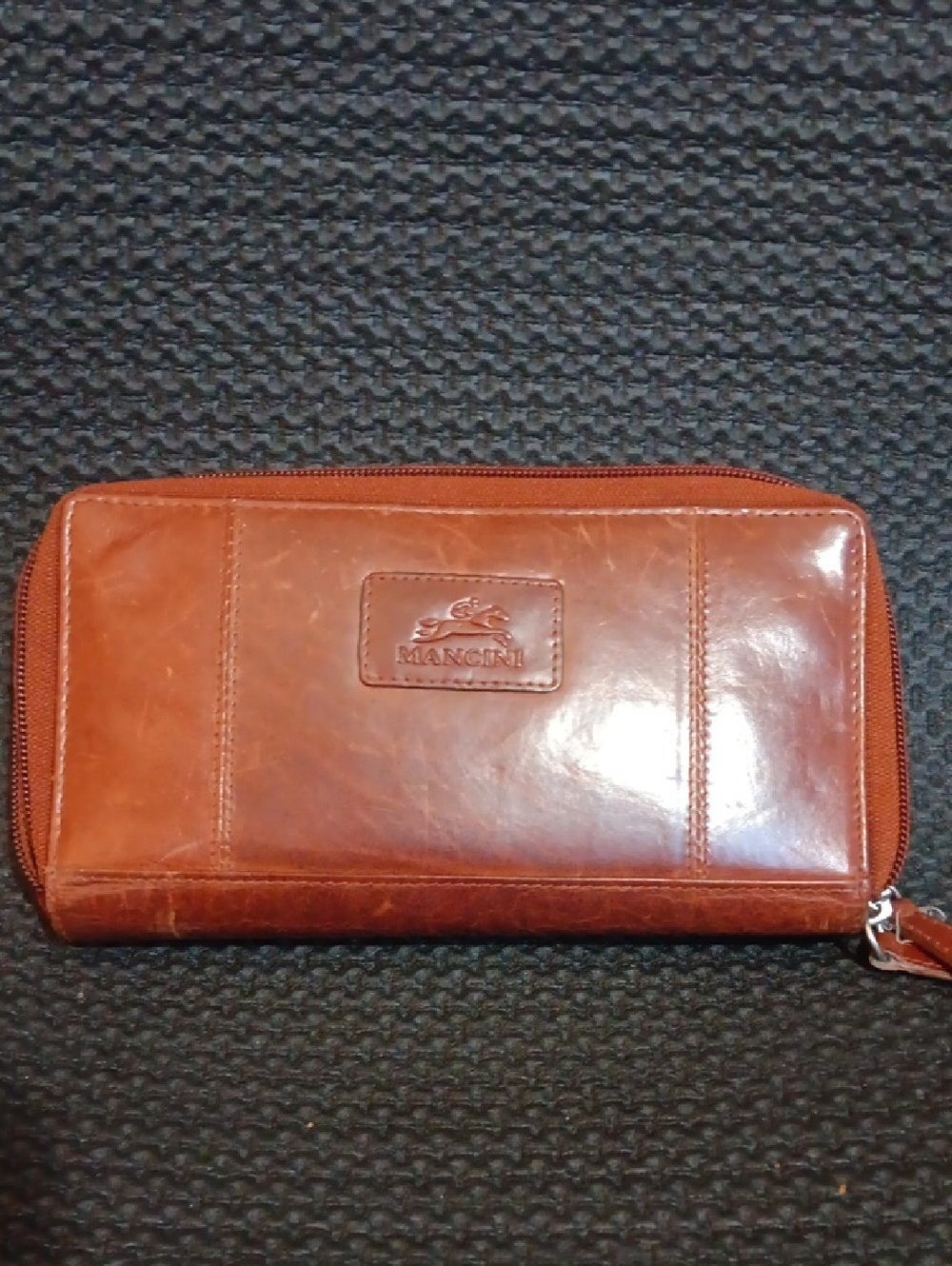 Mancini Women's Leather Zip Wallet - Chestnut Brown